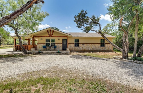 Graford House | Pet-Friendly Texas Home w/Furnished Patio & Grill