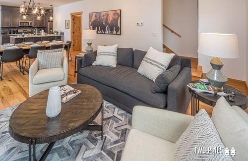 Big Sky House | Pet Friendly Townhome! Hot Tub! 15 Min Drive to Resort! 5 Min Walk to Shuttle an