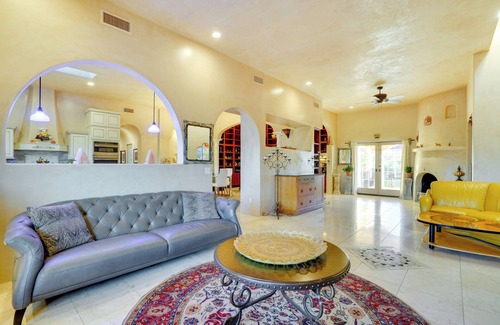 Houghton Cottage | Pet-friendly Tucson Vacation Rental w/Huge Yard!