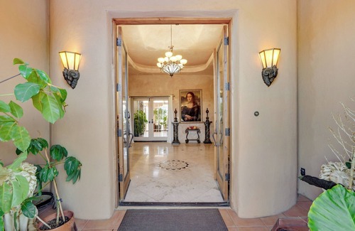 Houghton Cottage | Pet-friendly Tucson Vacation Rental w/Huge Yard!