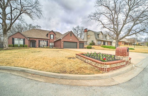 South Tulsa Cottage | Pet-friendly Tulsa Escape w/Private Hot Tub!