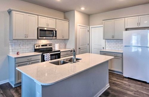 Grimes House | Pet-Friendly Urbandale Home 16 Mi to Capitol!