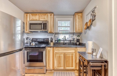 Mount Hood Village Apartment | Pet-Friendly, Near Trails - Cozy Mt Air Motel 9