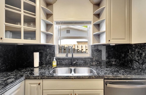 Hunt Club House | Pet Friendly Spacious 4 Bedroom House Near Beach - Sleeps 10