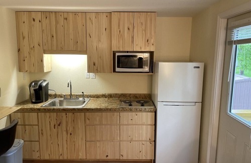 Gravois Mills Cottage | Pet friendly, Very nice 2 queen bedrooms, cute vacation loft.