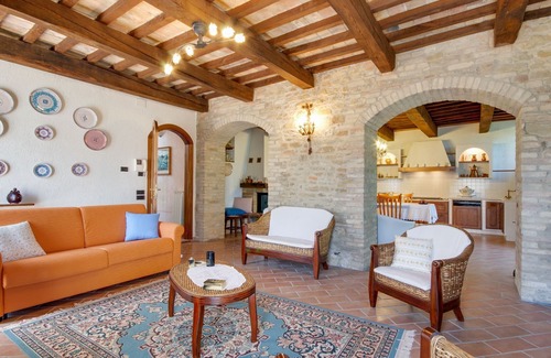 Urbino House | Pet-Friendly Villa with Pool