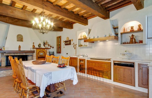 Urbino House | Pet-Friendly Villa with Pool