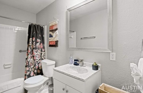 Cherrywood Apartment | Pet Friendly w/ a Pool Near Mueller | Free Parking