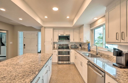 Tarpon Springs House | Pet-Friendly Waterfront Home - 2 Mi to Beach!