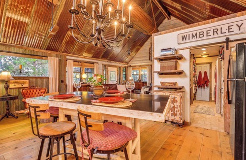 Wimberley Cottage | Pet-friendly Wimberley Cabin w/Fire Pit & Hot Tub