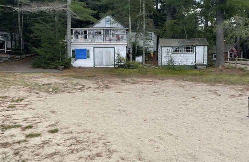 Gray Cottage | PET FRIENDLY WITH A SANDY BEACH AND DOCK