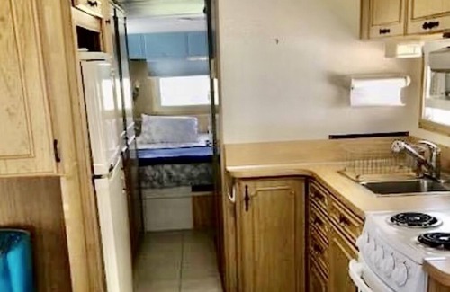 Arcadia Ski Chalet | Pet friendly with King Bed & Resort Pool