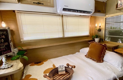 Arcadia Ski Chalet | Pet friendly with King Bed & Resort Pool