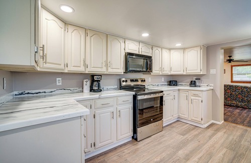 West Tuckerton House | Pet-Friendly Little Egg Harbor Home w/Fenced Yard