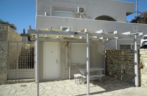Kamilari Apartment | Petaloudes 2