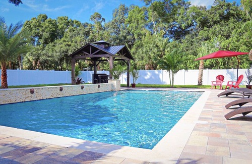 Bearss Plaza House | Pete's Place 9 Bedroom 7 Bath Tampa Resort