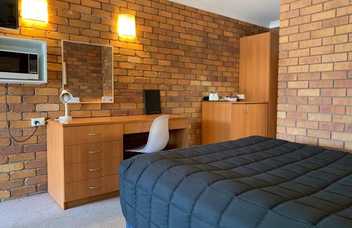 Tenterfield Hotel | Peter Allen Motor Inn