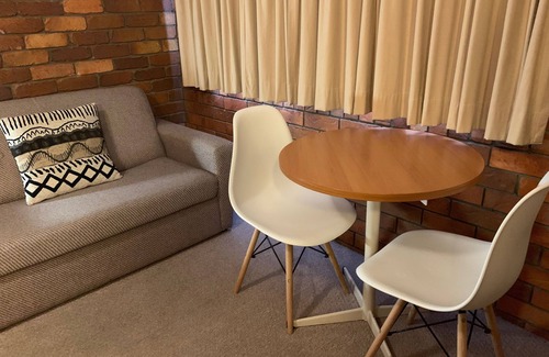 Tenterfield Hotel | Peter Allen Motor Inn