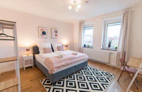 Fulda Apartment | Peter Apartments - Wohnung 90qm, 3 Schlafzimmer, Küche, Wohnzimmer, Balkon, Netflix