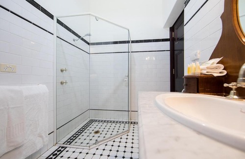 Armidale House | Petersons Armidale Winery and Guesthouse