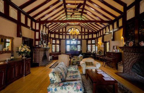 Armidale House | Petersons Armidale Winery and Guesthouse