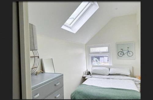 Guildford House | PetFriendly- Sleeps 6- PrivateGarden- FreeParking