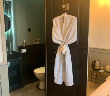 Saint-Meme-les-Carrieres Bed & Breakfast | Petit Boudoir The Riverside Retreat