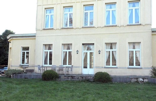 Beloeil Villa | Petit château à la campagne.