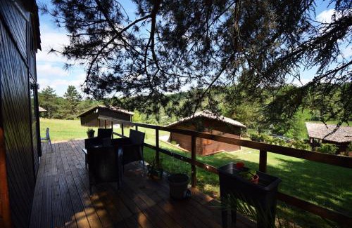 Layrac Ski Chalet | Petit chalet au Lac de Goulens avec piscine commune - 2 adultes et 1 enfant