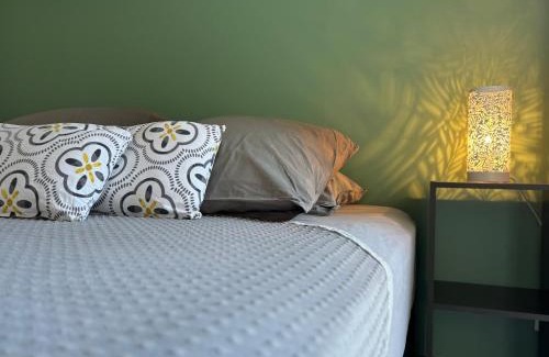 Gignac-la-Nerthe Apartment | Petit Cocon Cosy avec Terrasse
