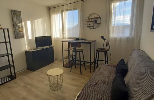Tarbes Apartment | Petit Cocon Tarbais -wifi-parking