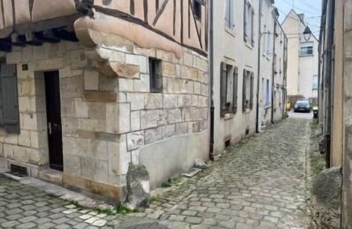 Bourges Apartment | Petit F2 Fonctionnel Plein Centre et Proche Gare