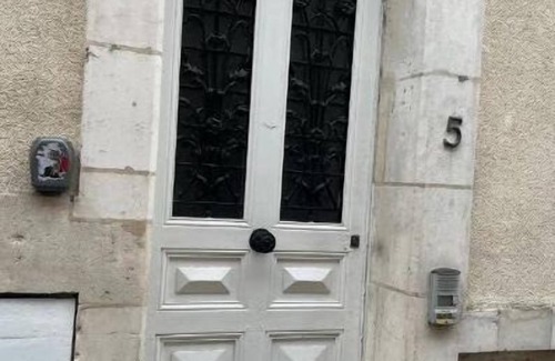 Bourges Apartment | Petit F2 Fonctionnel Plein Centre et Proche Gare