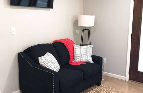 Morrilton House | Petit Jean Coffeehouse Luxurious King Room