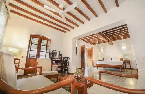 White Town Hotel | Petit Palais