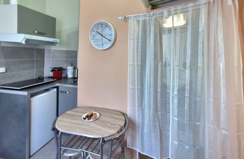 Evreux Apartment | Petit Studio 1 Face Gare, Wifi Gratuit, Proches Toutes Commodités