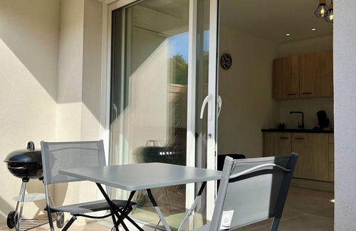 Les Baraques Villa | Petit T2 Bas de Villa Avec Extérieur Privatif