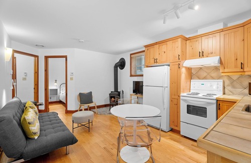 Val Morin Apartment | Petit Train du Nord - KM 39 - Cedar Creek GetAway