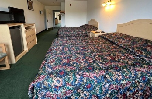 Renault Apartment | Petite Double Queen Suite with Free Breakfast!