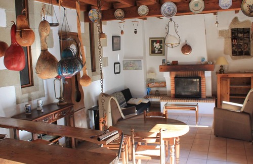 Saint-Martin-le-Vieil House | Petite Maison au Coeur d une Ancienne Abbaye Cistercienne