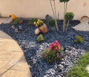 Ars-en-Re House | Petite maison dans le jardin