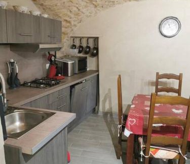 Aniane House | Petite maison de village charmante et authentique