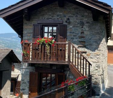 Fenis House | Petite Maison Tillier