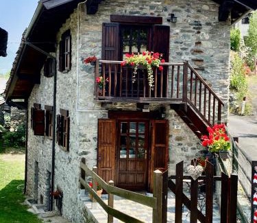 Fenis House | Petite Maison Tillier