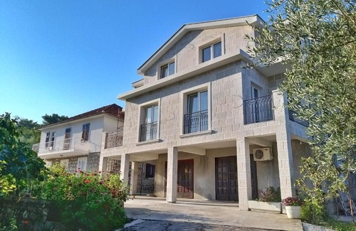 Mrcevac Apartment | Petivat Gardens