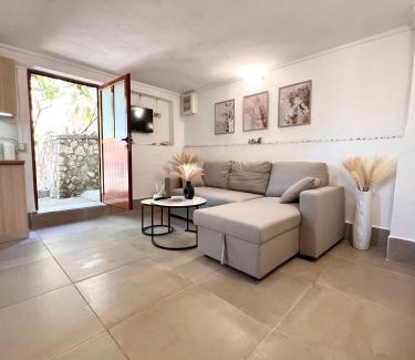 Dhermi Apartment | Petra Oliva Apartment