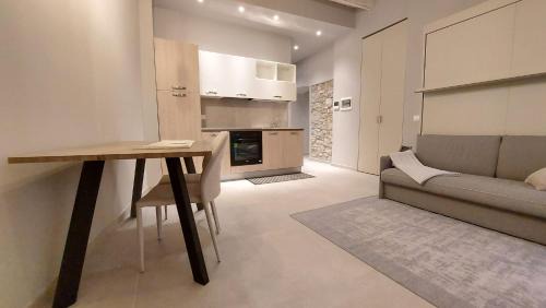 Sanremo Centre Apartment | Petronilla House 008055-LT-1202
