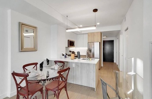 Evans Churchill Apartment | Pets are welcome | Roosevelt Row 1BR w/Sauna & Hottub