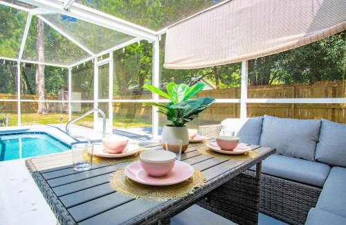 Crystal River House | Pets Ok! Heated Pool Mins To 3 Sisters Spring!