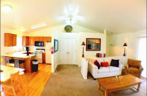 Canyon Rim House | Pets? TNJW Home In SLC! 3 Bdrm 2 Bath, Long-Term! Best Area!
